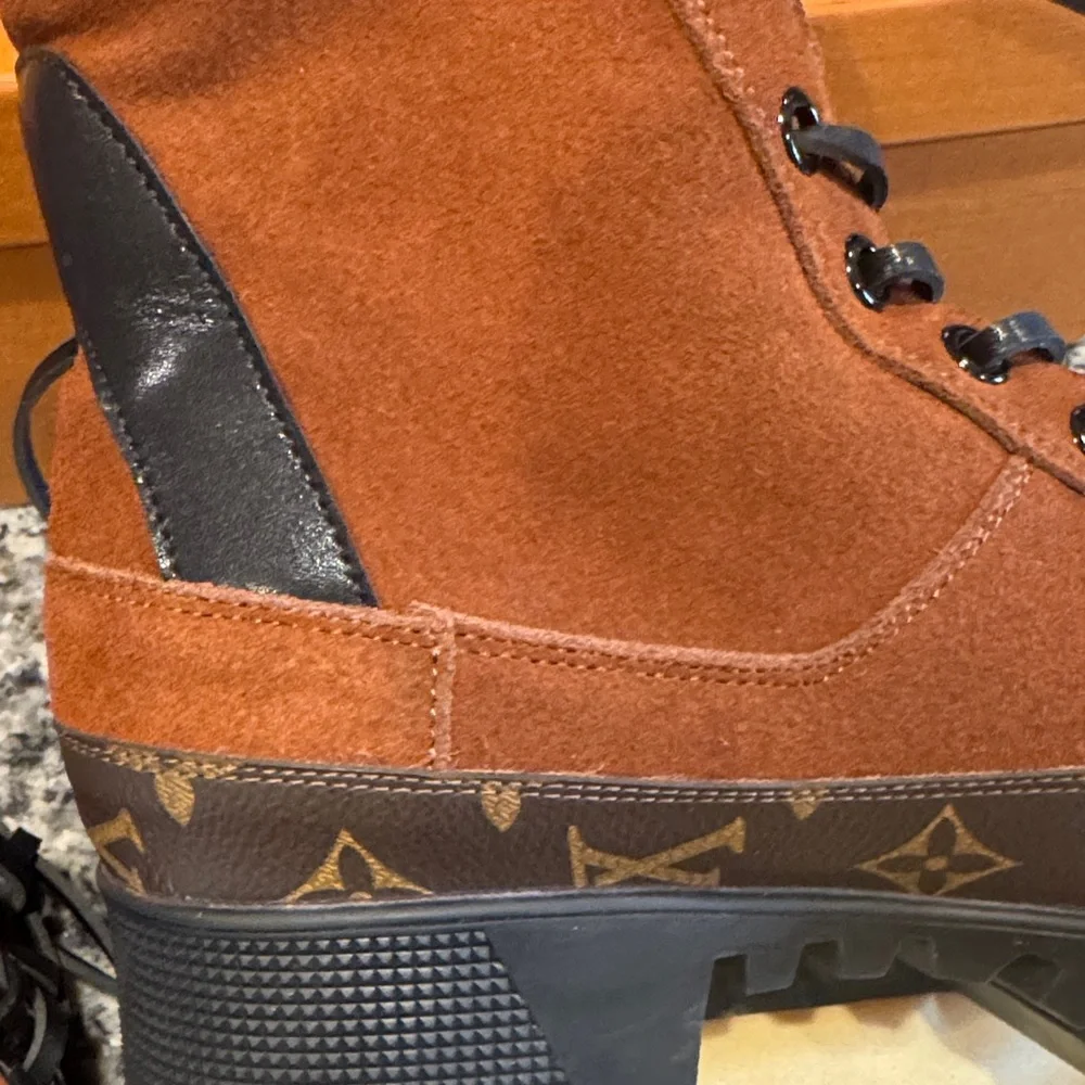 Brown and Black Leopard Boots size 9 with box - Picture 5 of 14